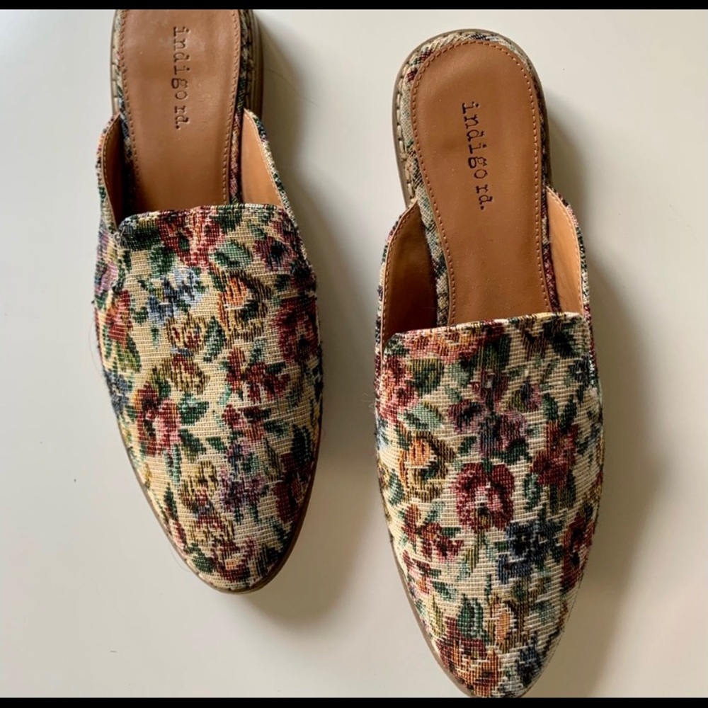 NWOB Indigo Brocade Floral Tapestry mules, slides, slip ons sz 7.5
